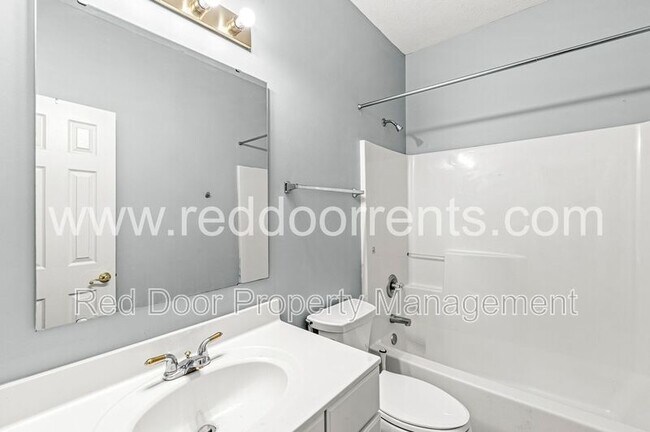 Building Photo - 5841 Hornbean Ct