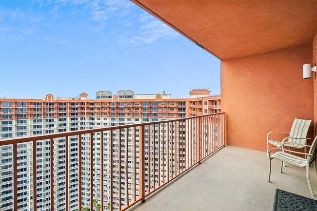 Building Photo - 9896 S Thomas Dr