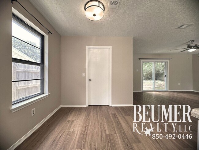 Building Photo - Updated Home Near I-10 and Scenic Hwy