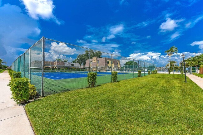 Building Photo - 941 Springdale Cir