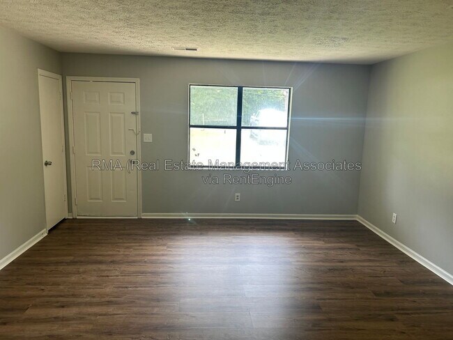 Building Photo - 102 Hill Pine Trail