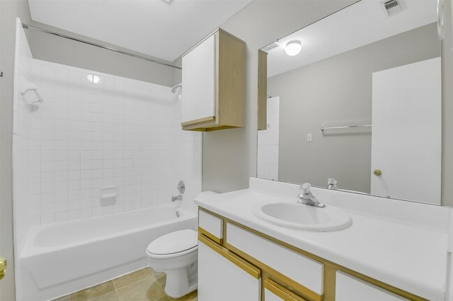 Building Photo - 10007 Emerald Creek Dr