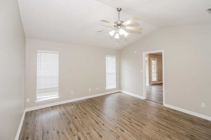 Building Photo - 6465 White Hawk Ln