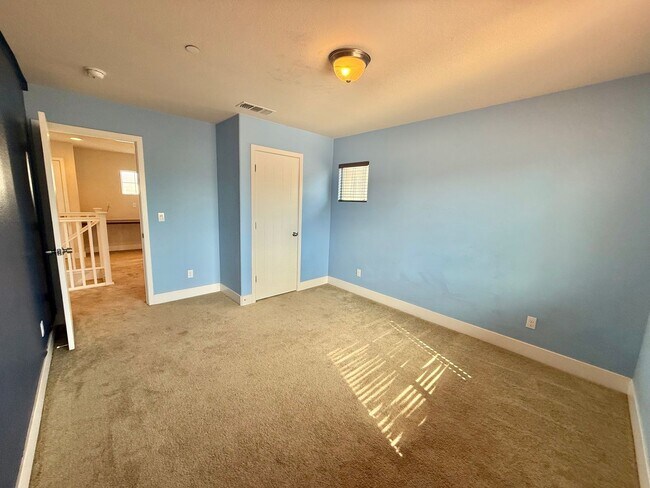 Building Photo - Hollister-Beautifully Updated 4BD/3BA Home with Garden Backyard in Prime Hollister Location