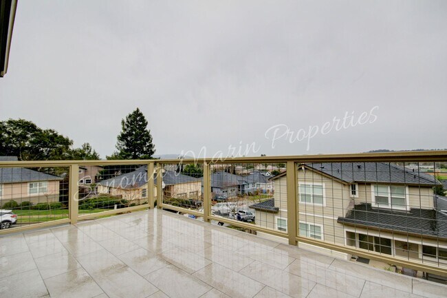 Building Photo - Gorgeous 4 Bed/3Bath House Available in De...