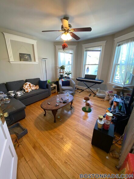 Primary Photo - 12 Pleasant St
