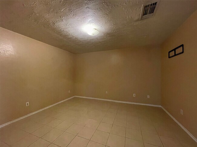 Building Photo - 11019 Almond Grove