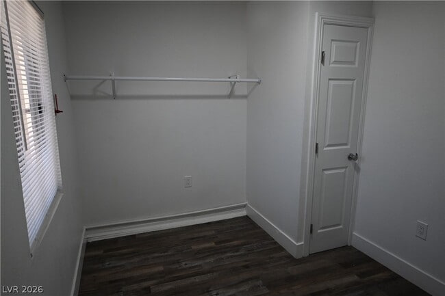 Building Photo - 1007 C St