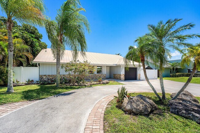 Building Photo - 1402 Cormorant Rd