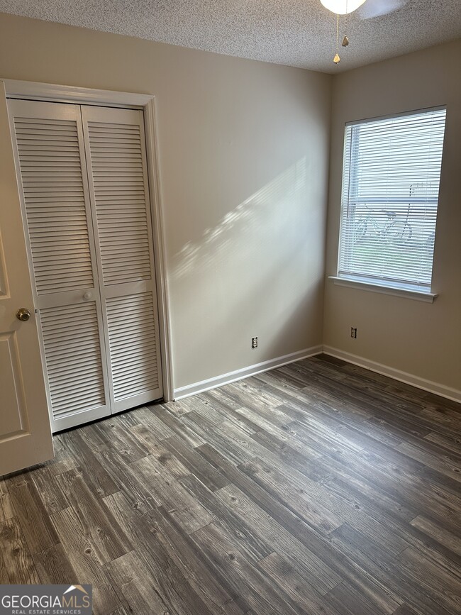 Building Photo - 114 E Lakemont Dr