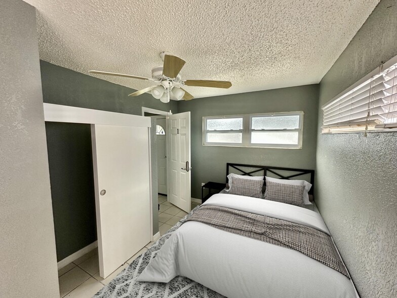 Building Photo - 5839 Sun Glo Ave