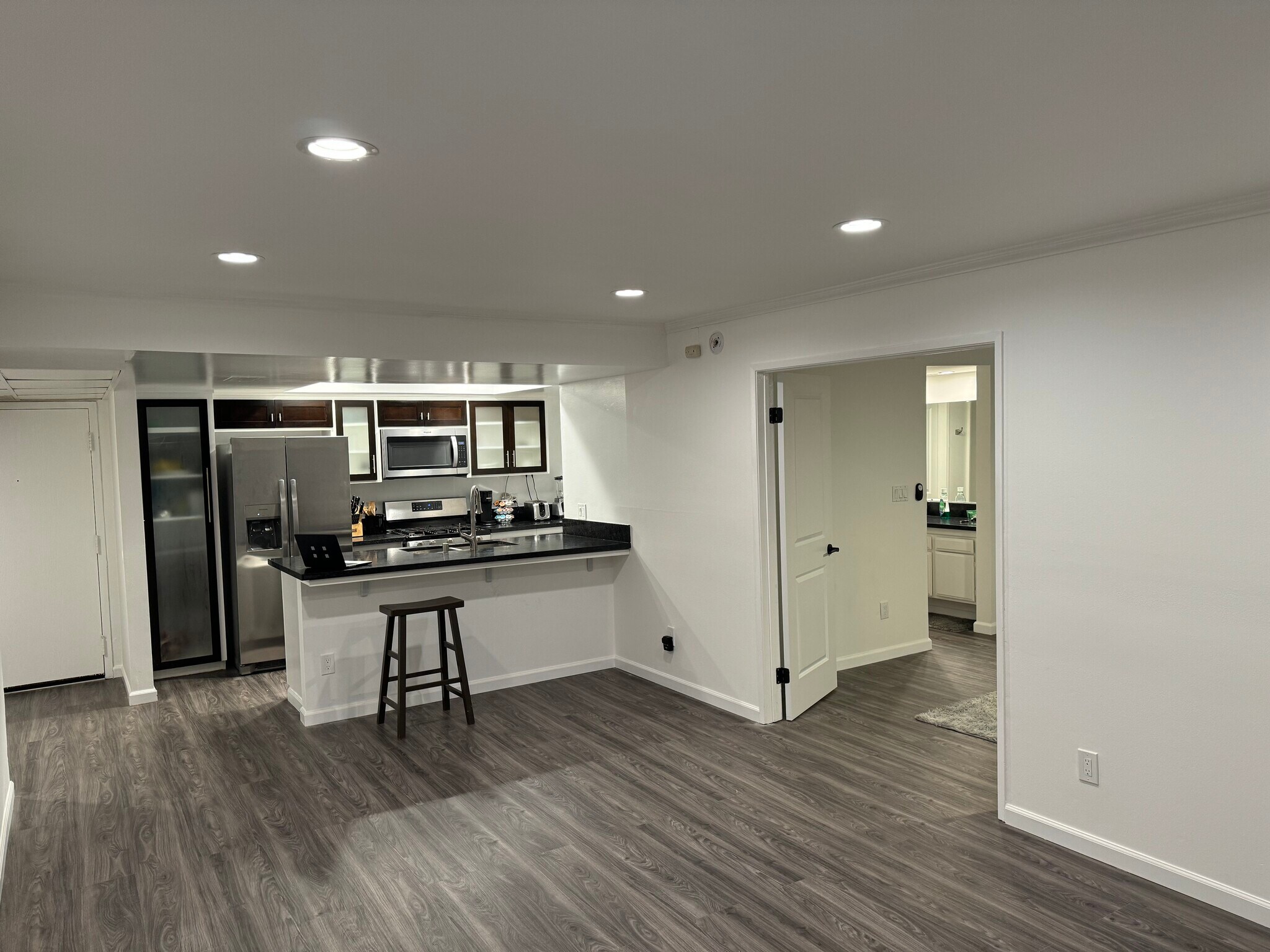 Living toom - 2700 Cahuenga Blvd E