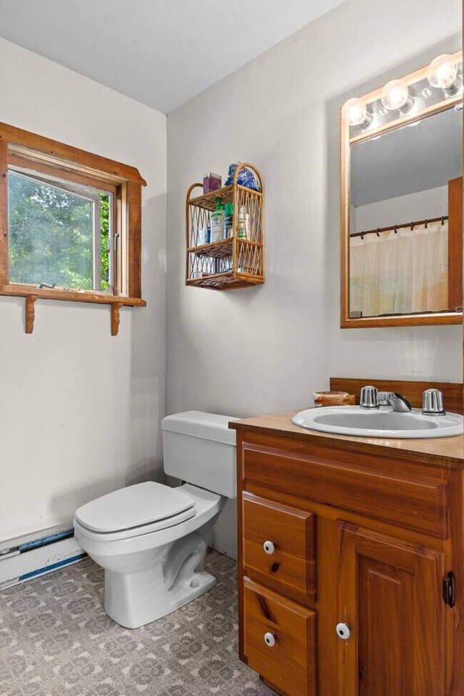 Building Photo - 1087 State Rd