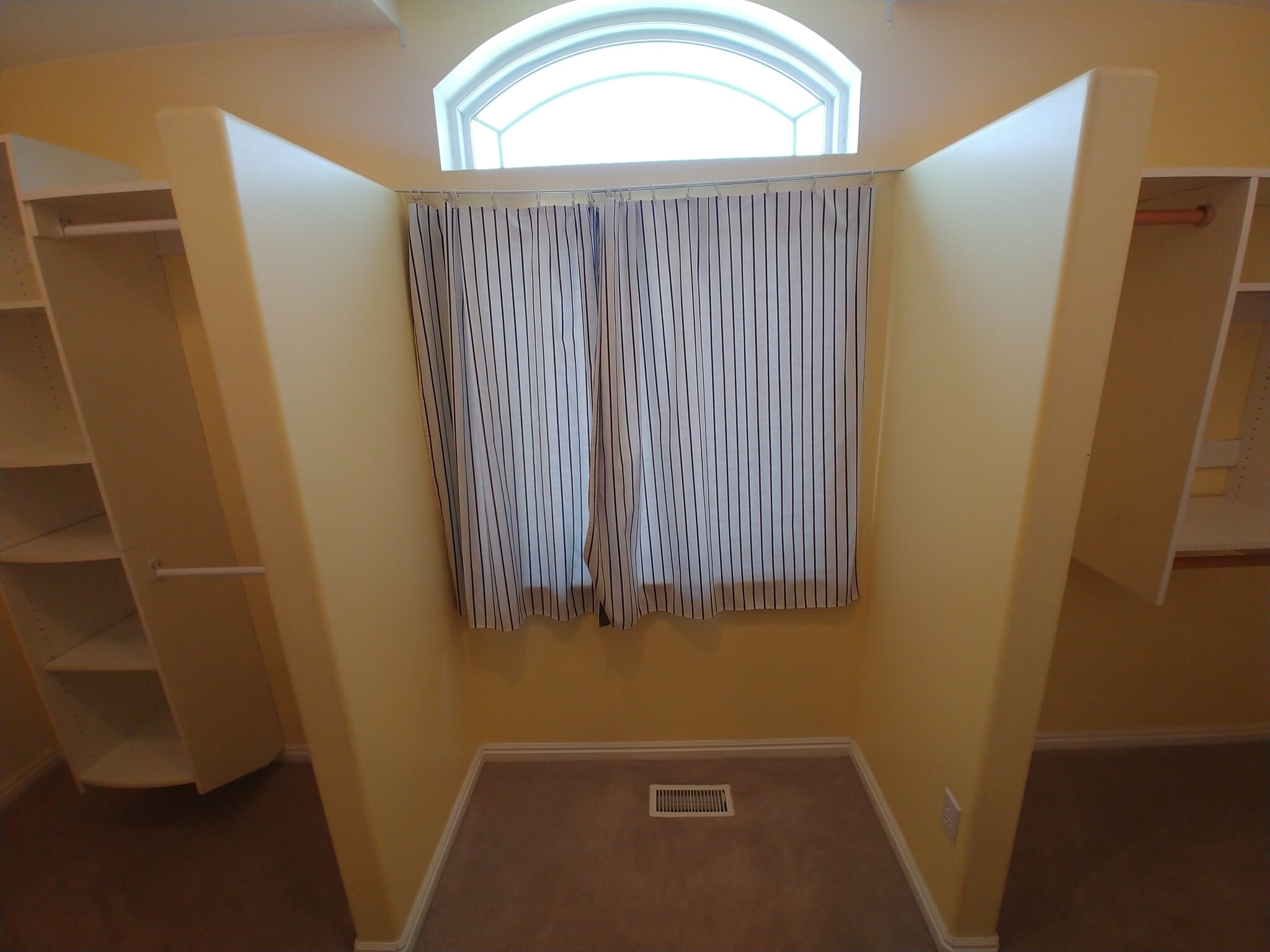 Building Photo - 936 Meadowbrook Dr