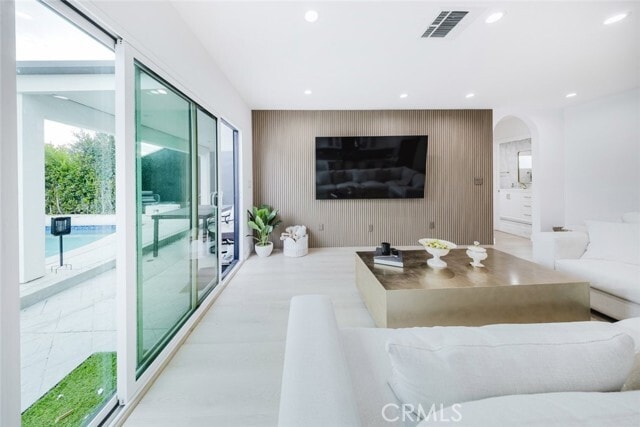 Building Photo - 7306 Farmdale Ave