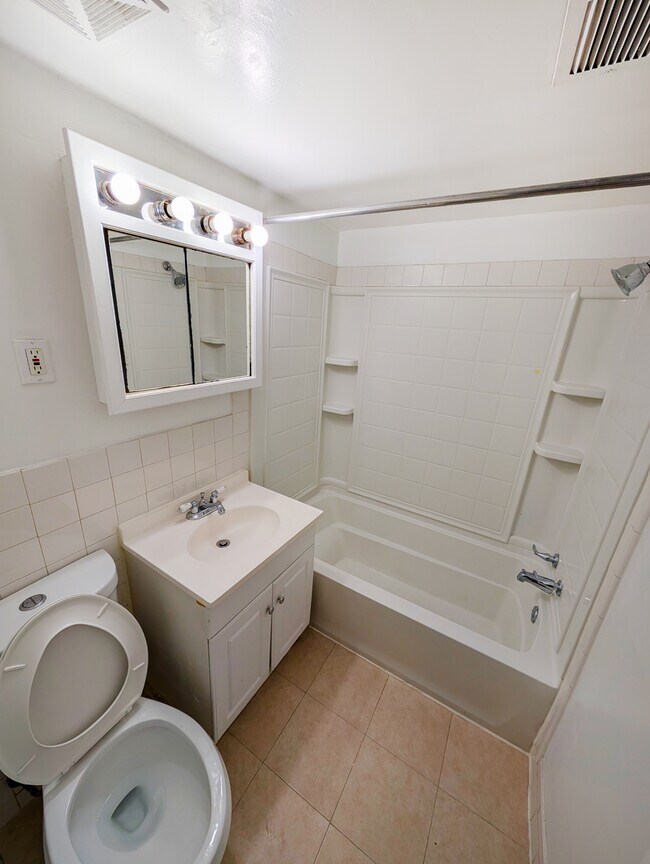 Building Photo - 11402 Cherry Hill Rd