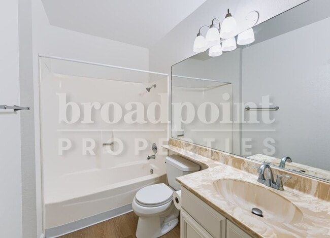 Building Photo - 2536 White Oak Pl