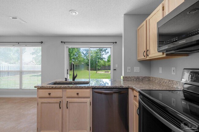 Building Photo - 6545 Fern St