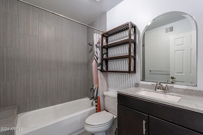 Building Photo - 820 W University Dr