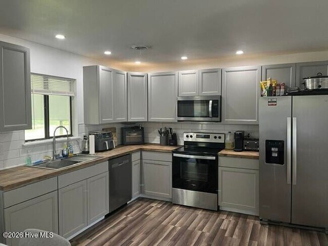 Building Photo - 1312 Wolf Swamp Rd