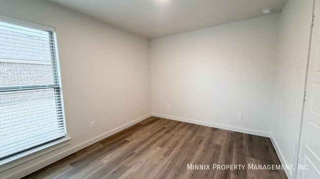 Building Photo - 2161 Langford Ave