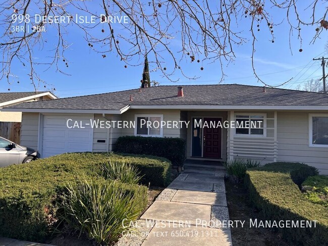 Building Photo - 998 Desert Isle Dr