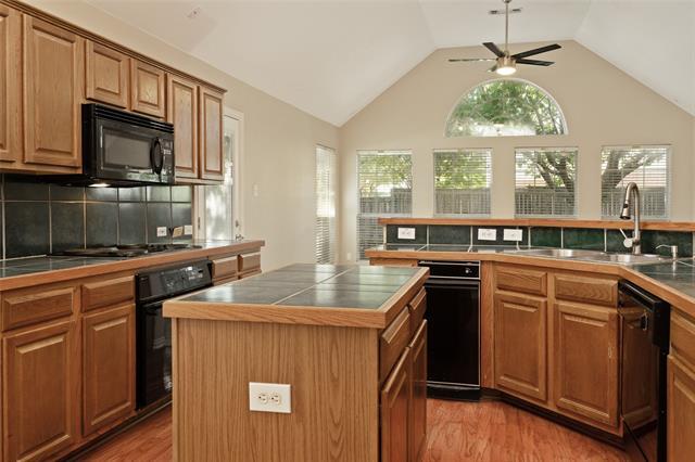 Building Photo - 114 Midcrest Dr