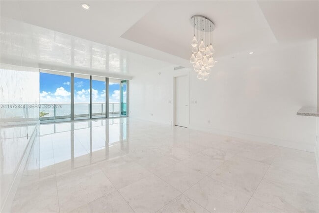 Building Photo - 2627 S Bayshore Dr