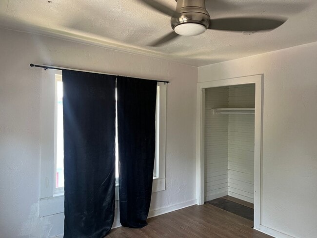 Building Photo - Rent the whole top floor!