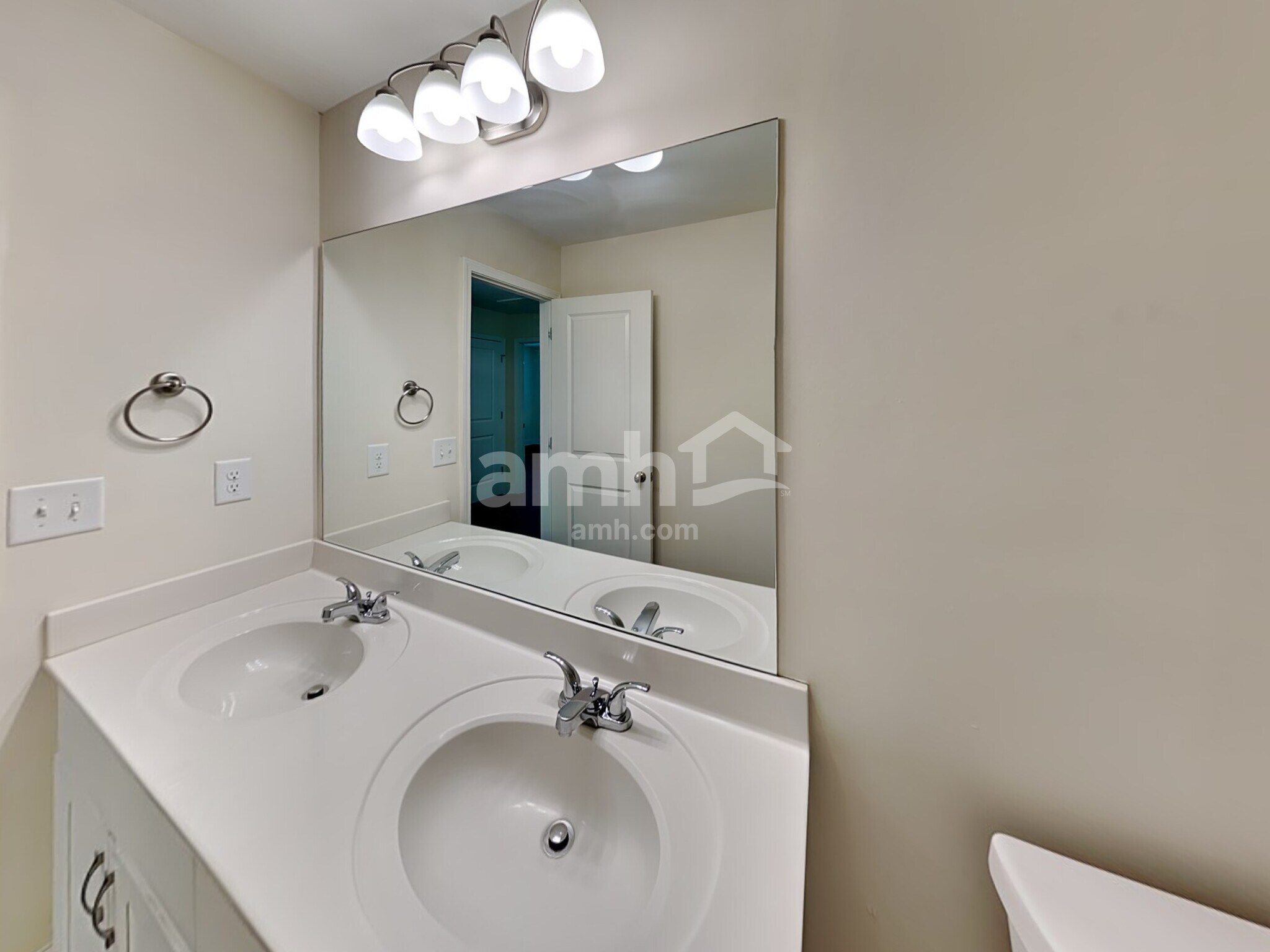 Building Photo - 2465 Beal St