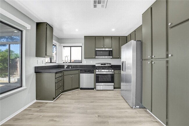 Building Photo - 1721 Viridan Ave