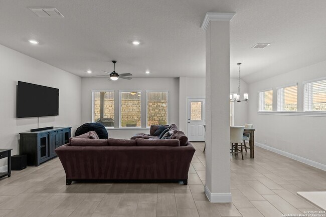 Building Photo - 1318 Taubenfeld