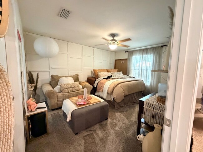 Building Photo - Fully Updated “Cottage” Home Near Colleges, Airport & Coastal Getaways