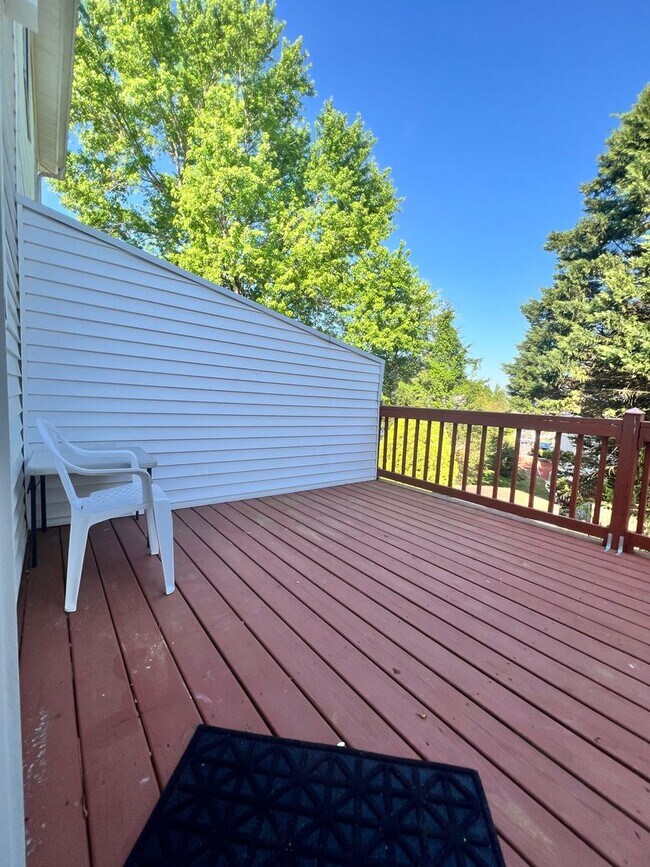 Building Photo - Great Duplex in Briarwood