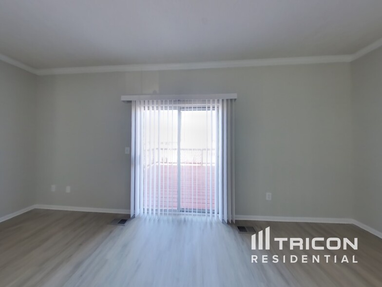 Building Photo - 6 Dancer Ct