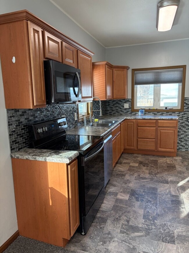 Building Photo - 1524 5th Ave N