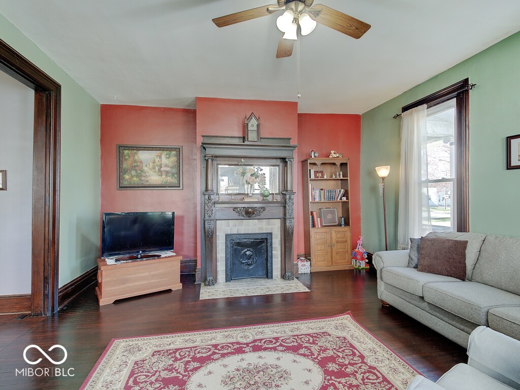 Building Photo - 345 E King St