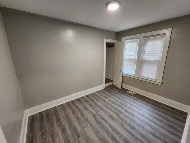 Building Photo - 5511 Somerset Ave