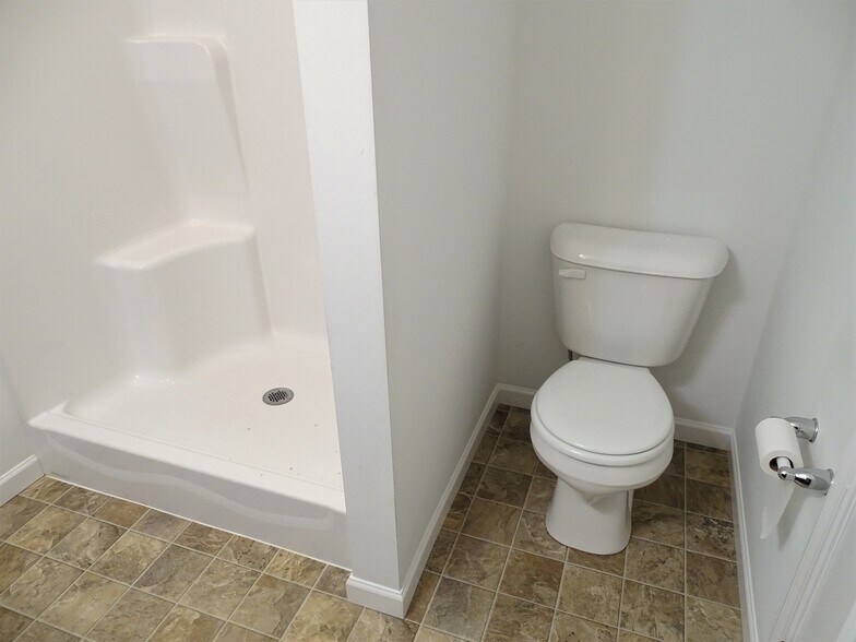 Building Photo - 229 Lakeside Xing