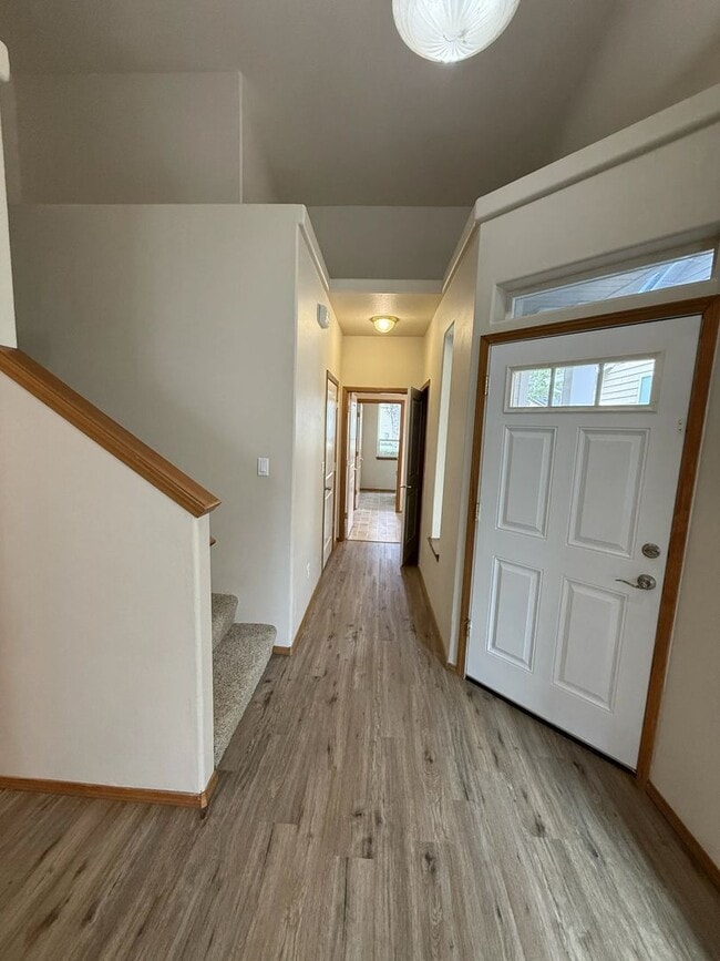 Building Photo - 2117 NE 81st Ave