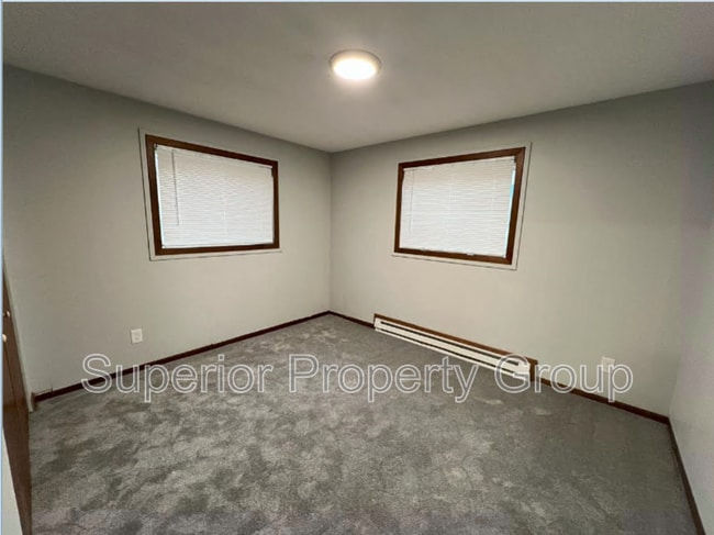 Building Photo - 2 S Wickham Ct