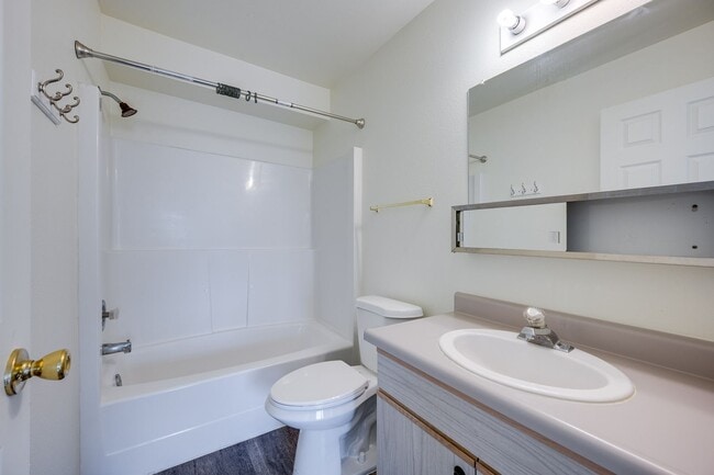 Building Photo - Live Where Comfort Meets Convenience - College Hill Condo in Pullman