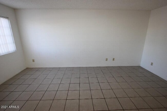 Building Photo - 45 N Phyllis