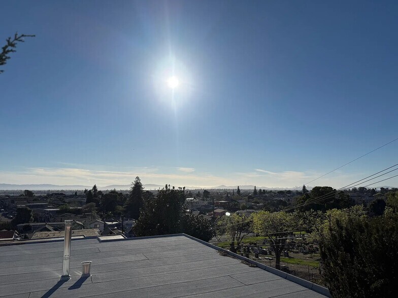 Building Photo - 2430 Fern St