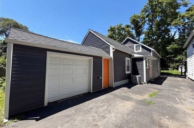 Building Photo - 3402 Erin Ave
