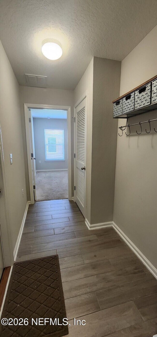 Building Photo - 226 Lost Lake Dr