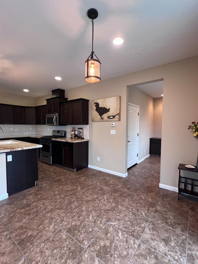 Building Photo - 2020 Makenna Dr