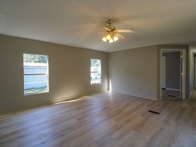 Building Photo - Completely Updated 3BR/2BA Trailer in Musc...