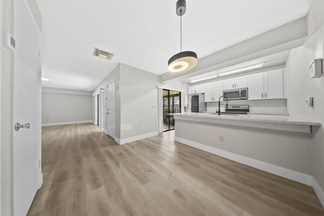 Building Photo - 2920 Pecan Ave