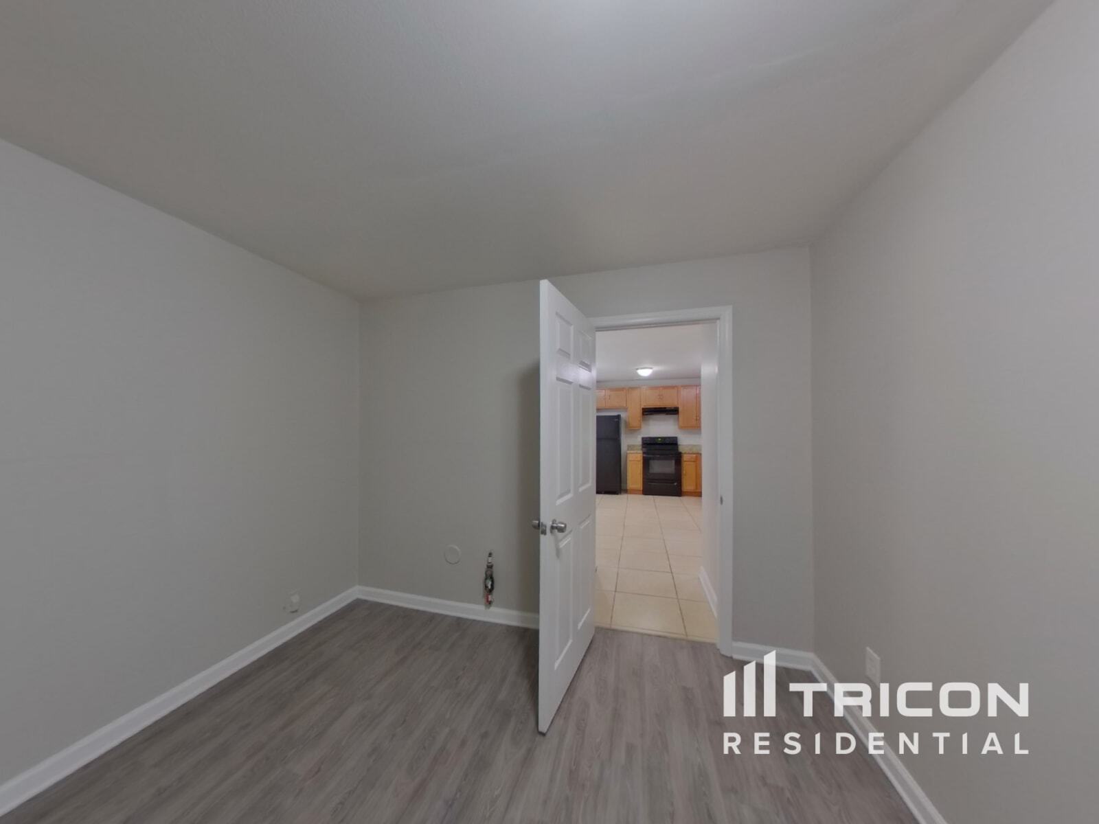 Building Photo - 4156 Broadstairs Dr SW